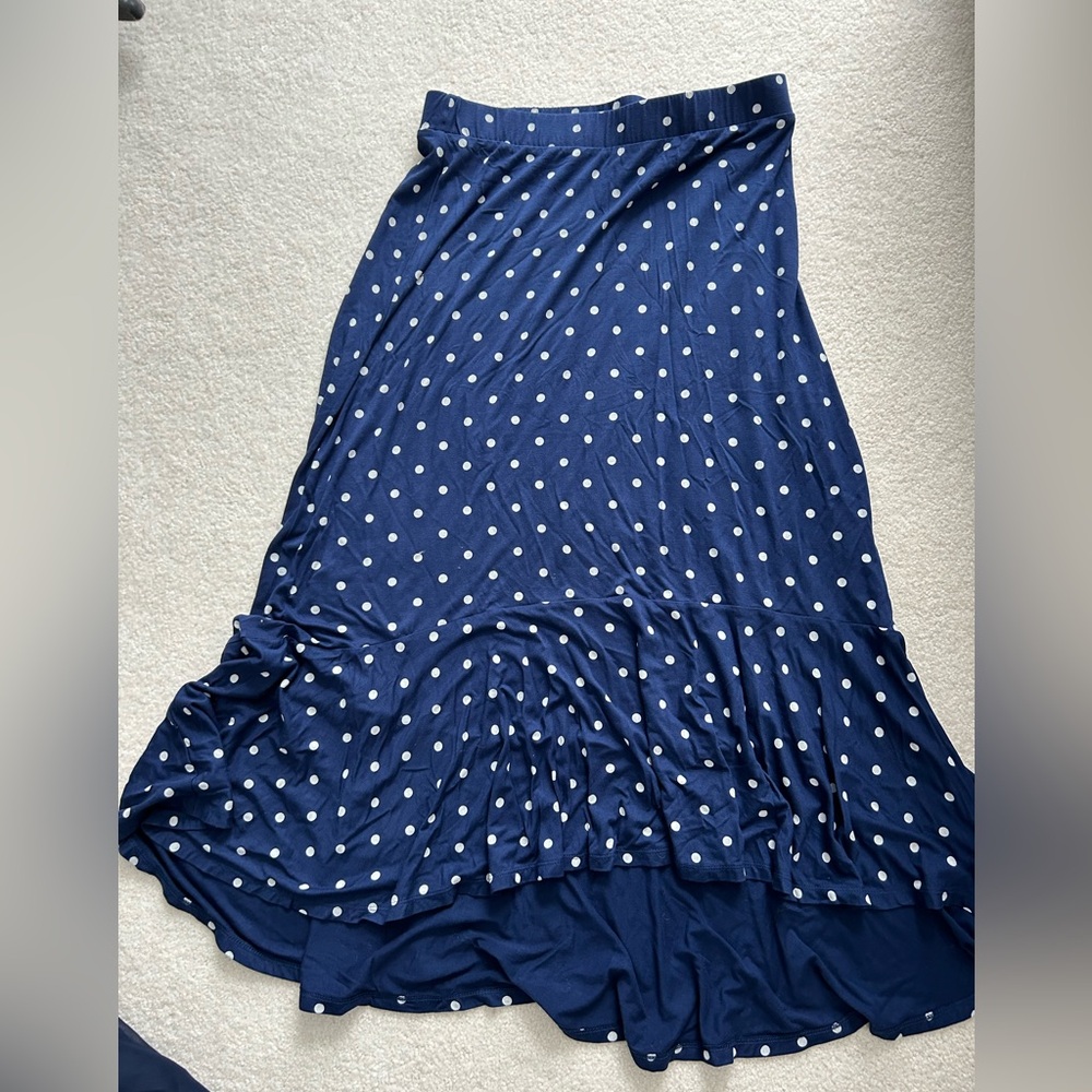 Talbots size 8 midi polka dot skirt.  NWT.  Pretty blue color.